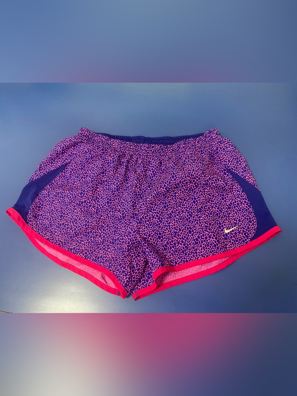 Nike Women’s pink & blue animal Print Athletic Shorts panty liner pocket medium
